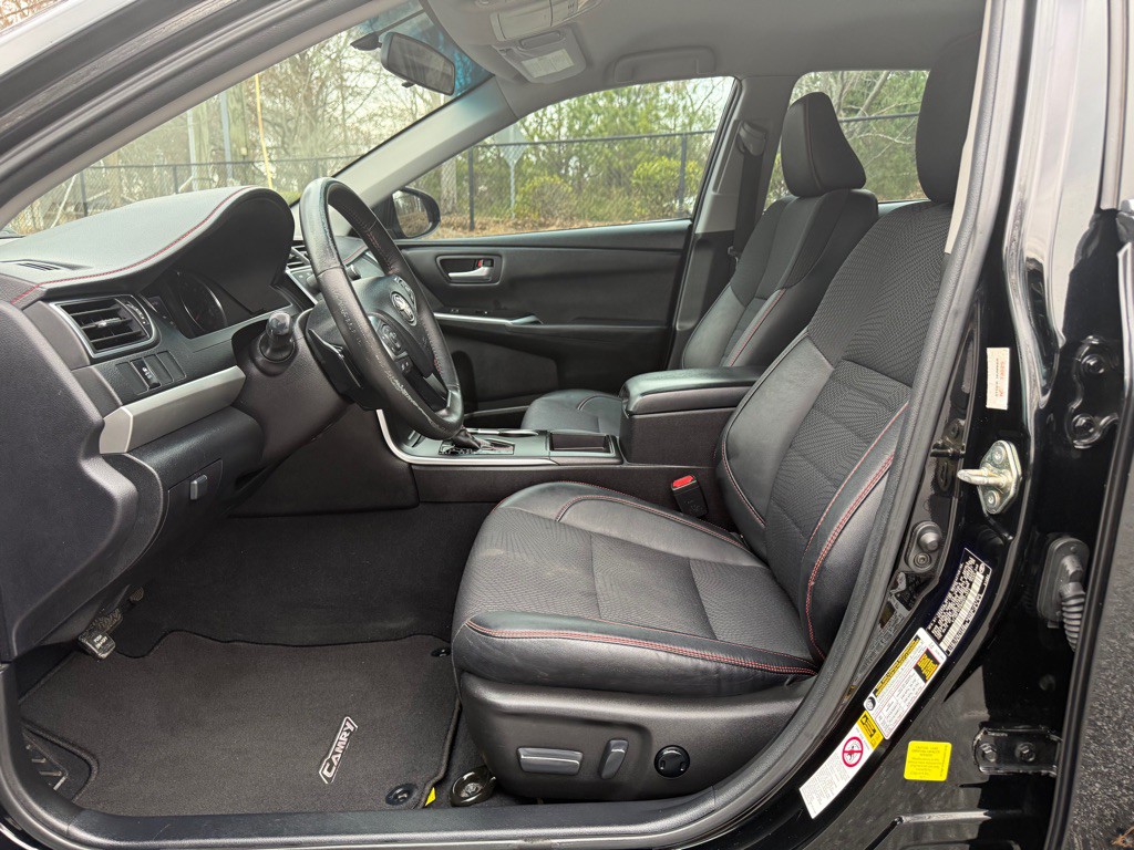 2017 Toyota Camry Image 10