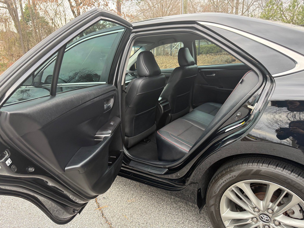 2017 Toyota Camry Image 11