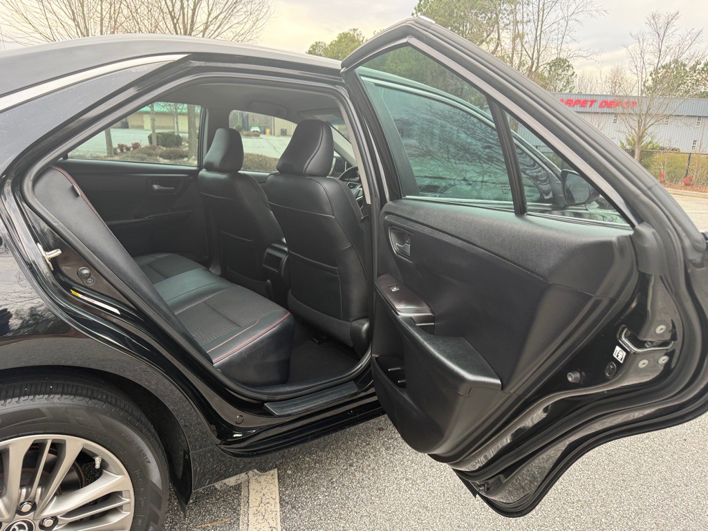 2017 Toyota Camry Image 13