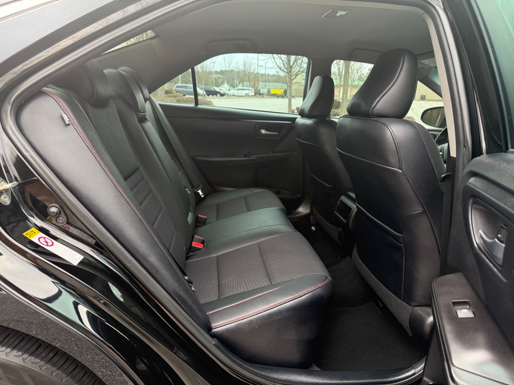 2017 Toyota Camry Image 14