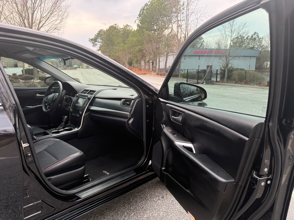 2017 Toyota Camry Image 15