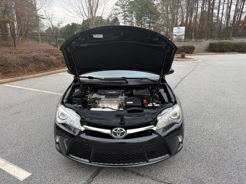 2017 Toyota Camry Image 17