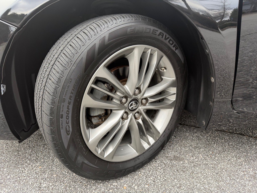 2017 Toyota Camry Image 18