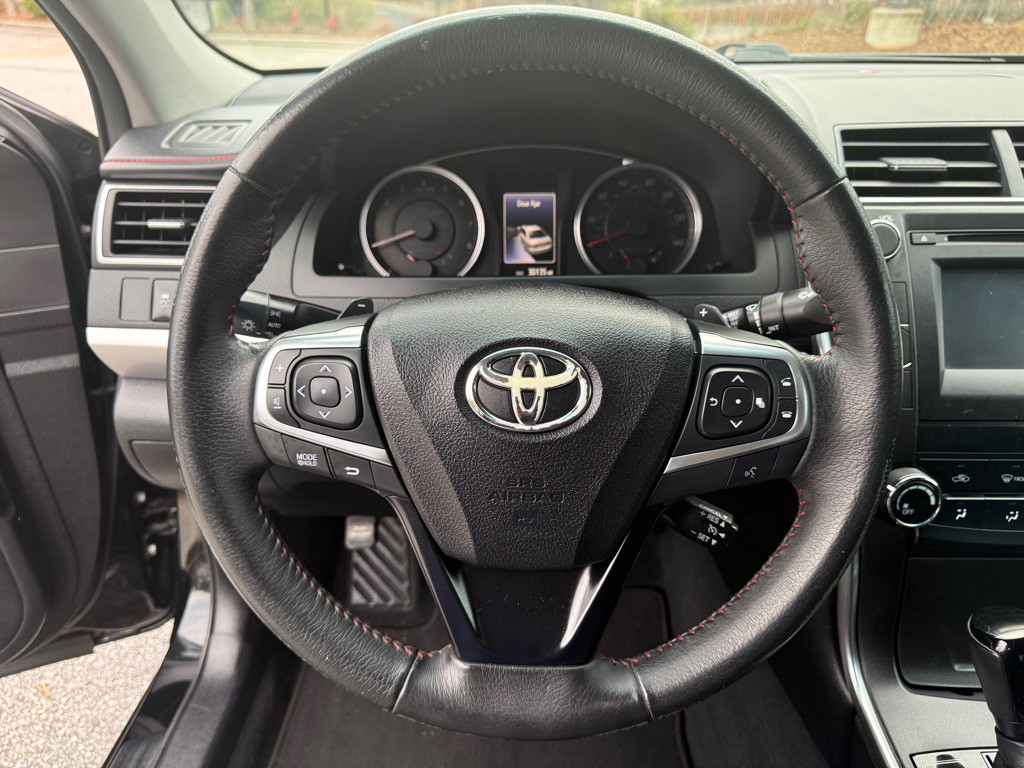 2017 Toyota Camry Image 28