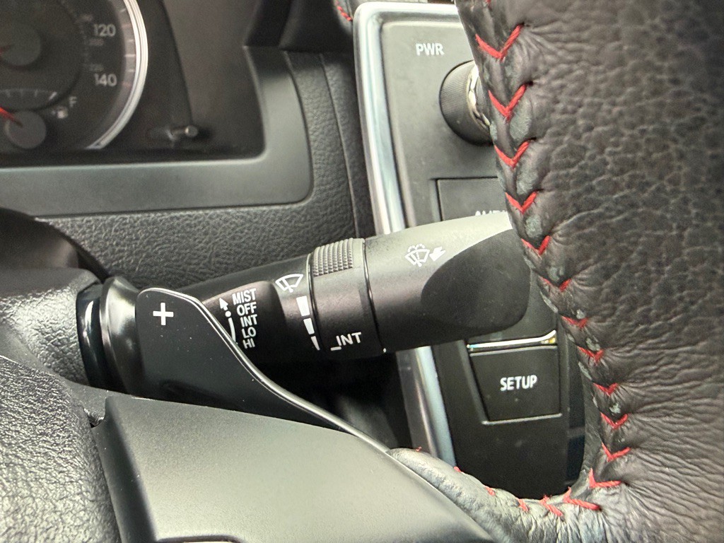 2017 Toyota Camry Image 32