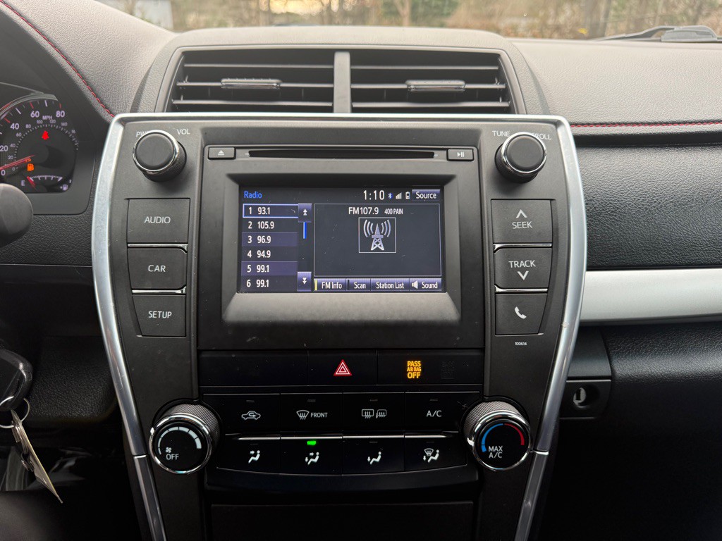 2017 Toyota Camry Image 34