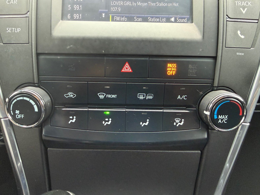 2017 Toyota Camry Image 35