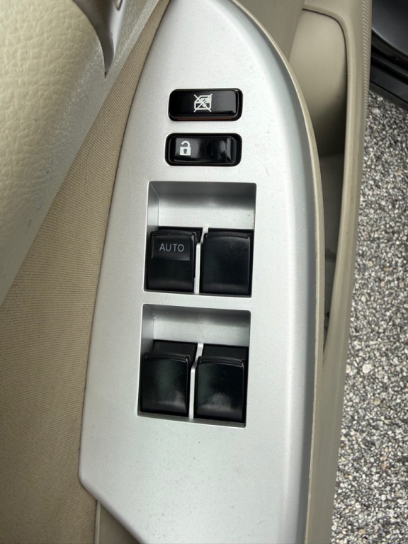 2010 Toyota Corolla Image 32