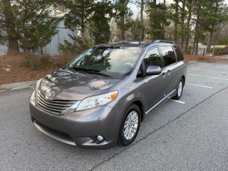 Image for 2014 Toyota Sienna XLE ID: 7211438