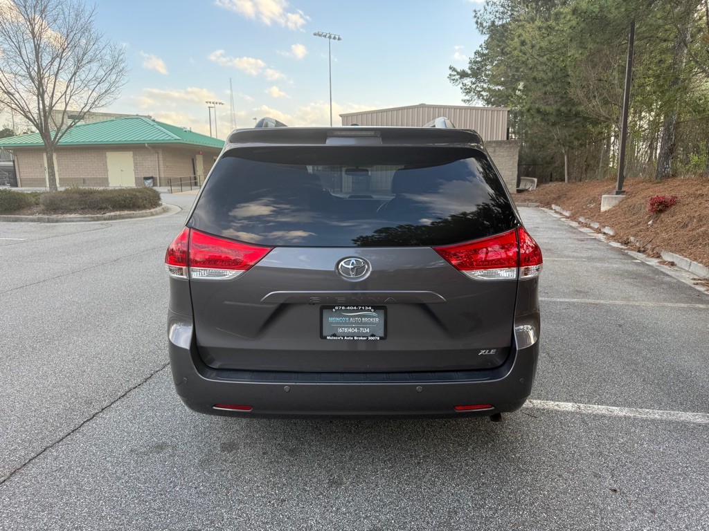 2014 Toyota Sienna Image 6