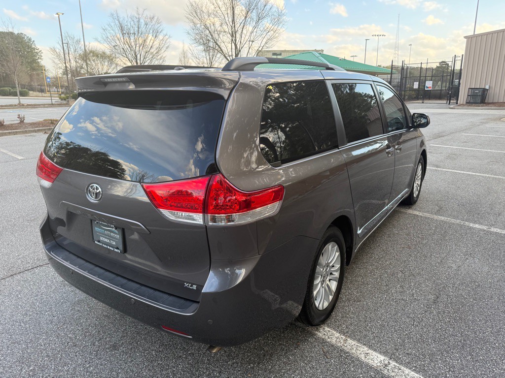 2014 Toyota Sienna Image 7