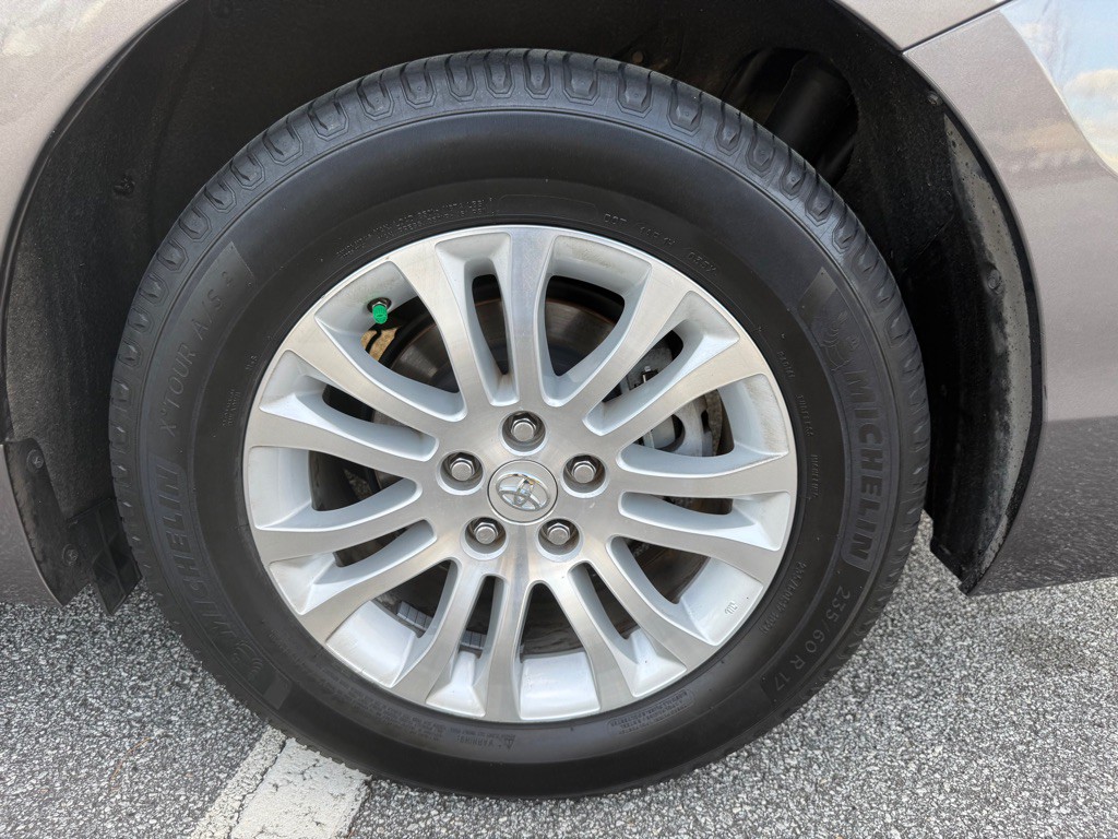 2014 Toyota Sienna Image 21