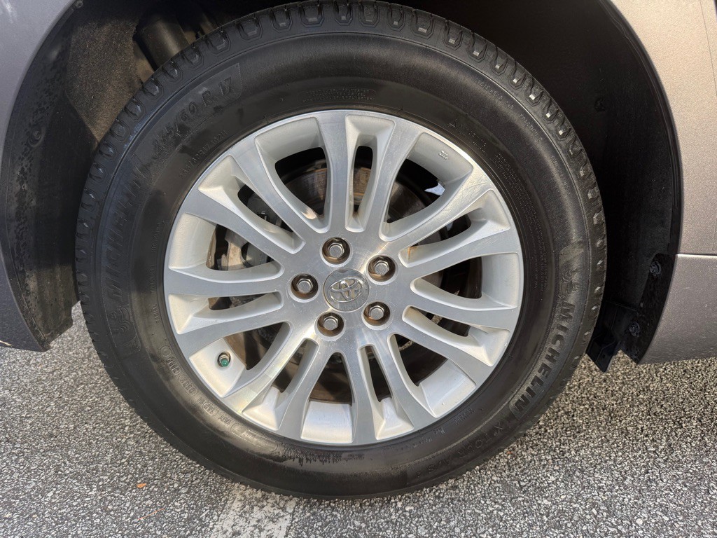 2014 Toyota Sienna Image 23