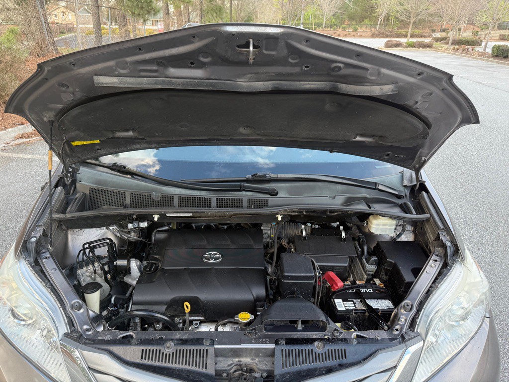 2014 Toyota Sienna Image 29