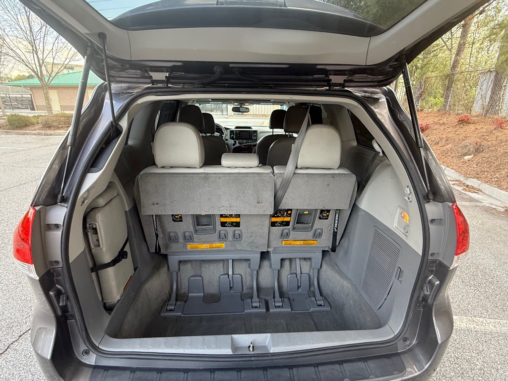 2014 Toyota Sienna Image 31