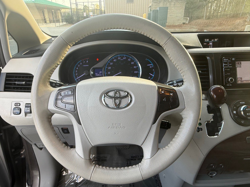 2014 Toyota Sienna Image 36