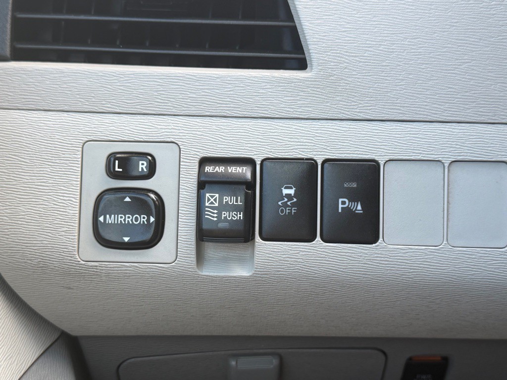 2014 Toyota Sienna Image 43