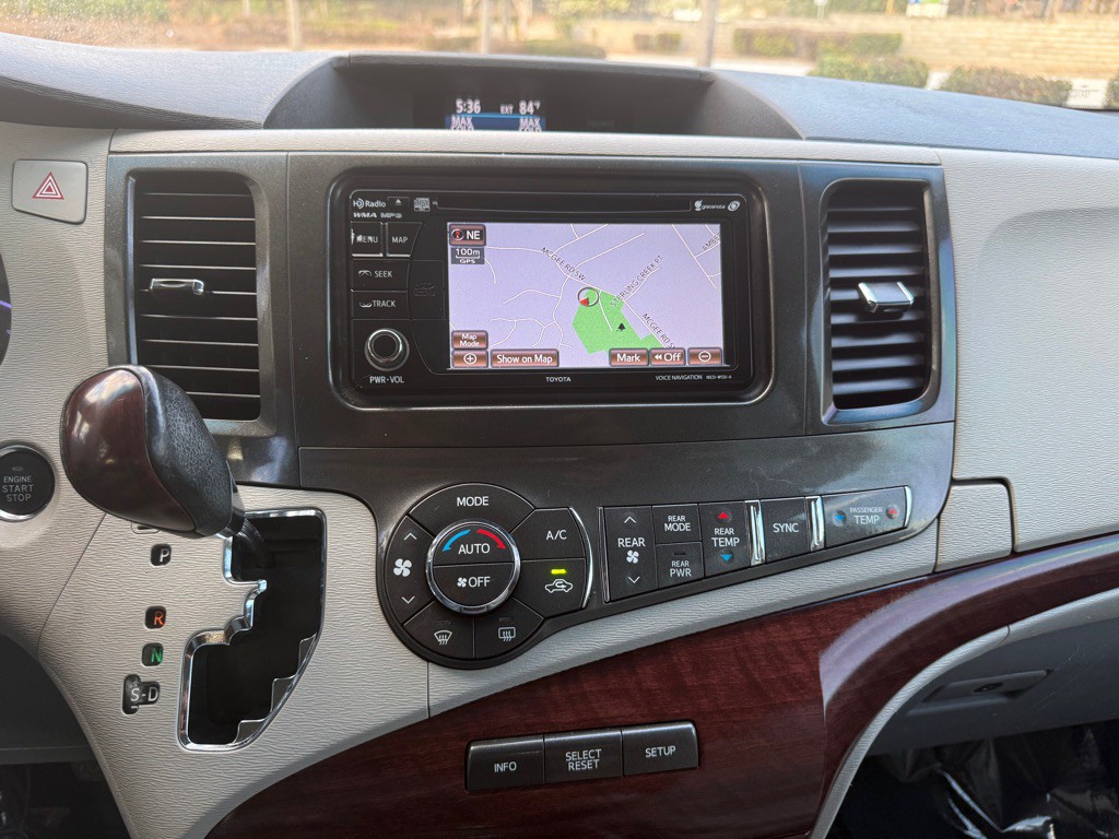 2014 Toyota Sienna Image 48