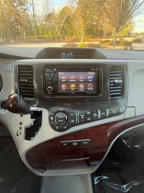2014 Toyota Sienna Image 54