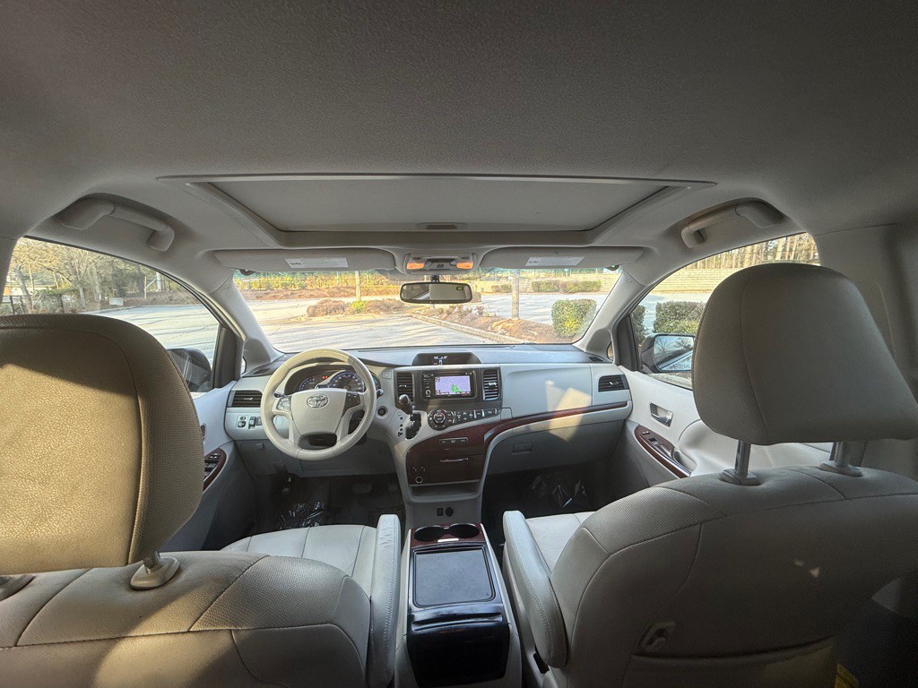 2014 Toyota Sienna Image 57