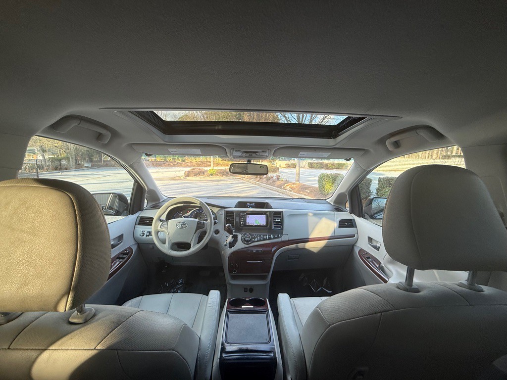 2014 Toyota Sienna Image 58