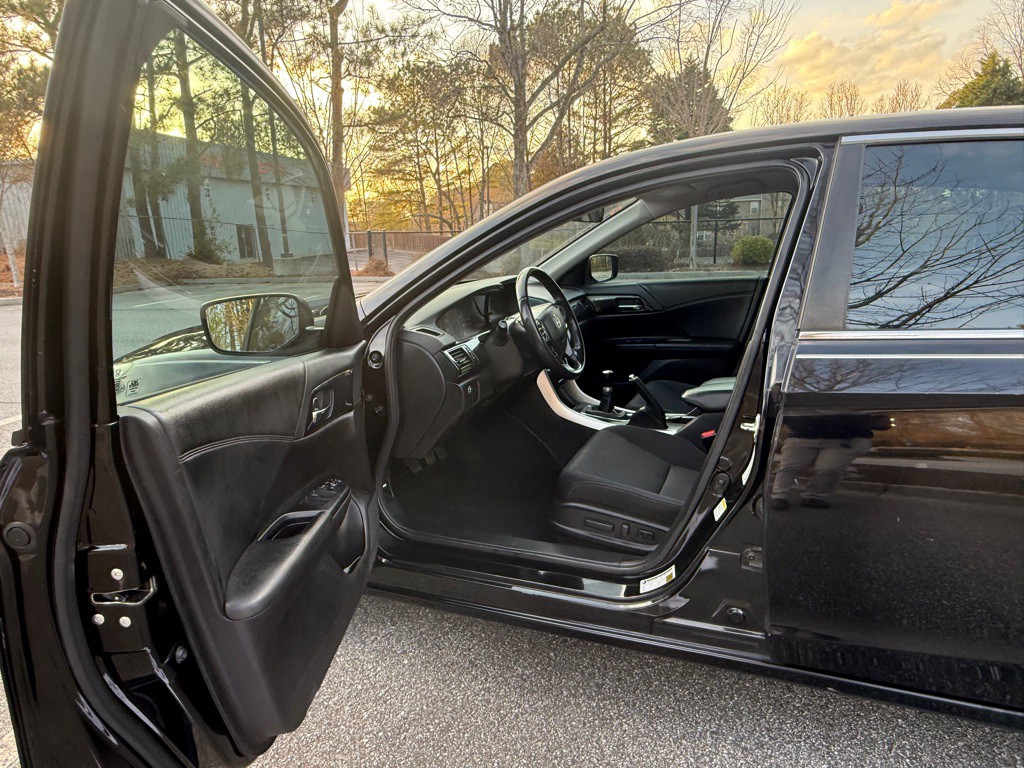 2015 Honda Accord Image 9