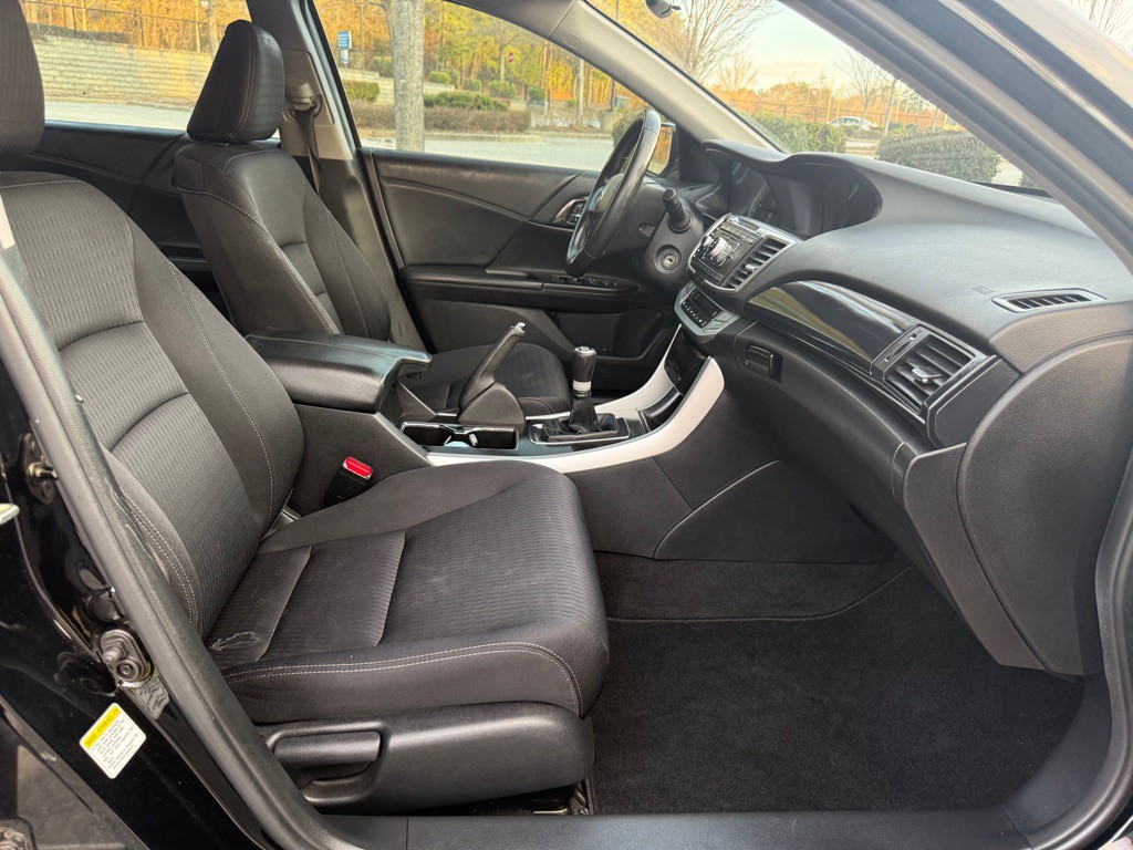 2015 Honda Accord Image 17