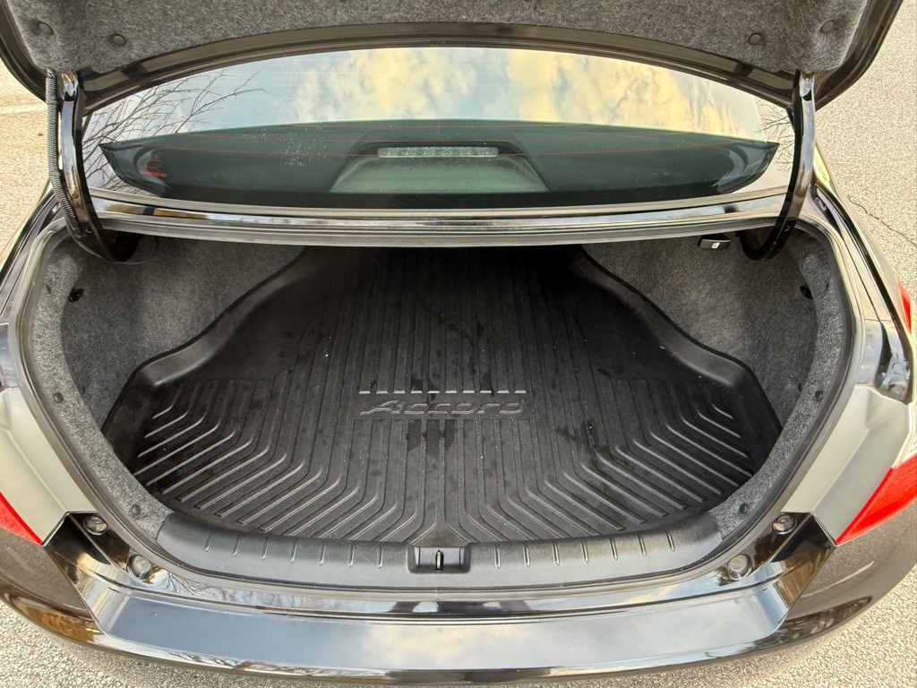 2015 Honda Accord Image 28