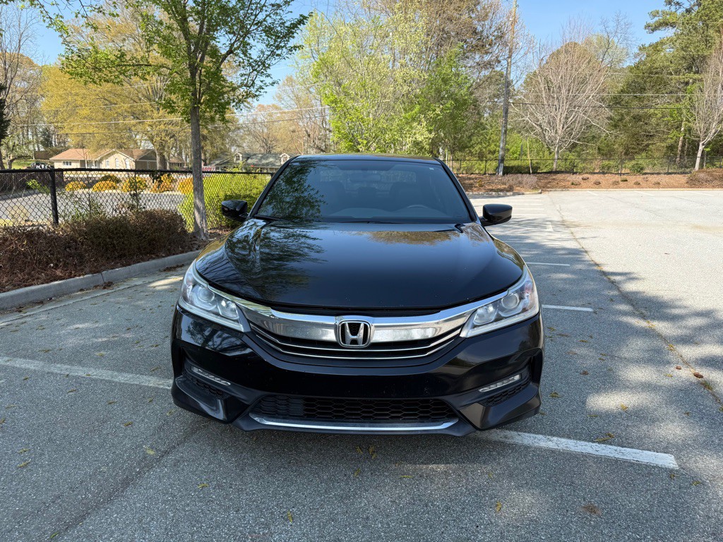 2017 Honda Accord Image 2