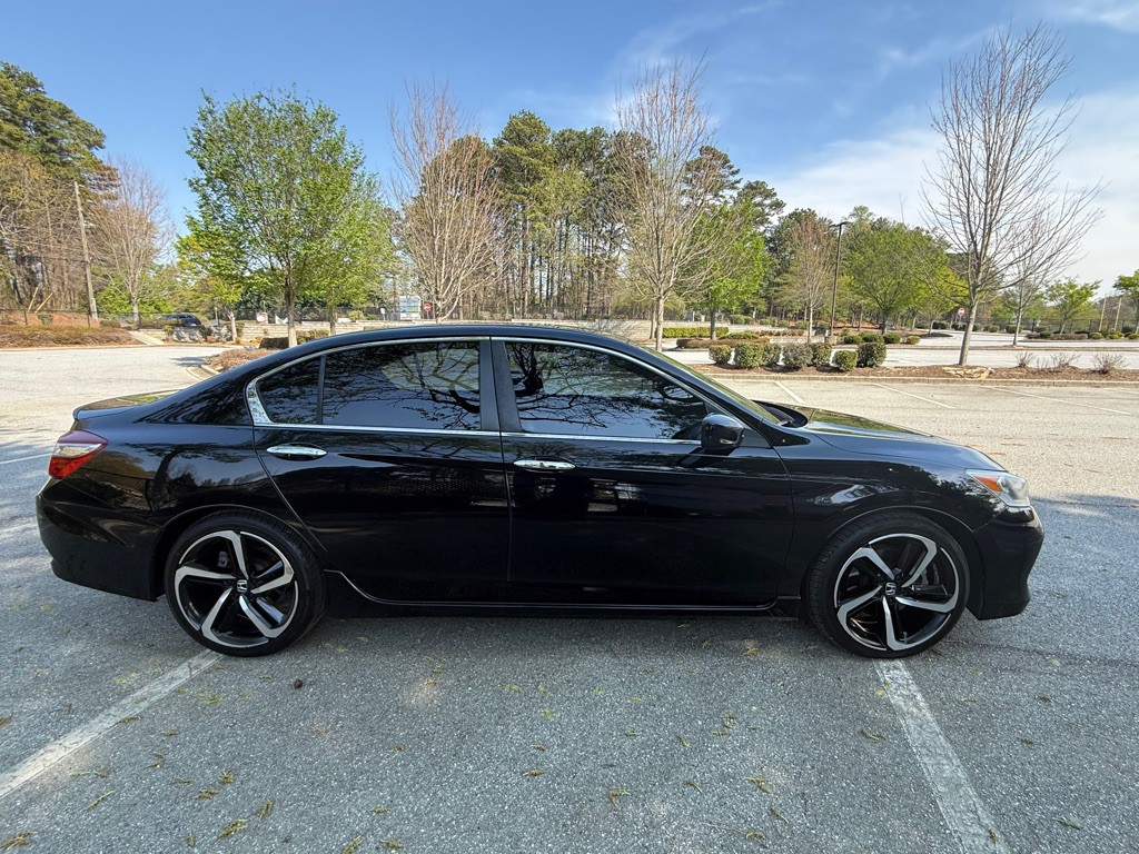 2017 Honda Accord Image 8