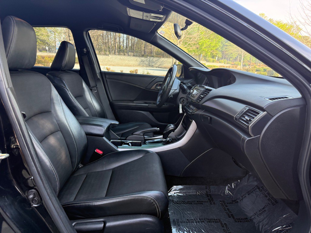 2017 Honda Accord Image 17