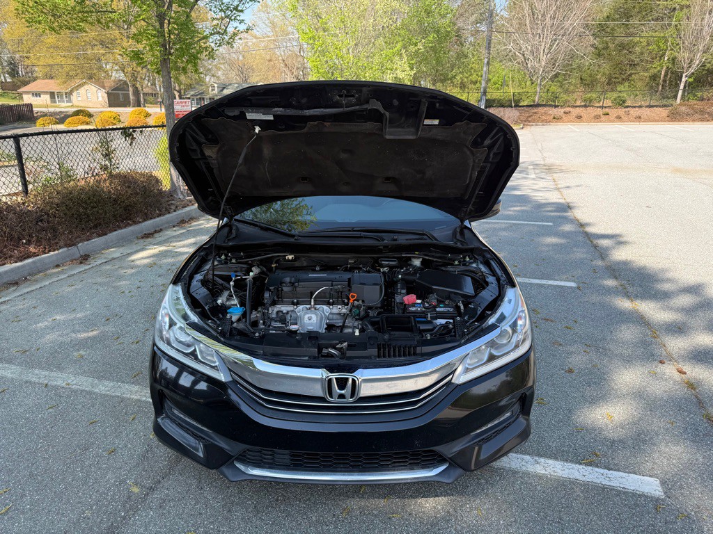 2017 Honda Accord Image 18