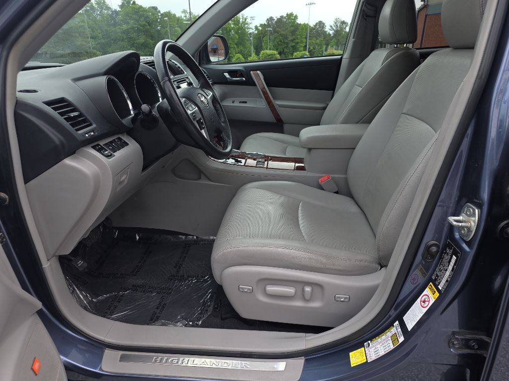 2013 Toyota Highlander Image 10