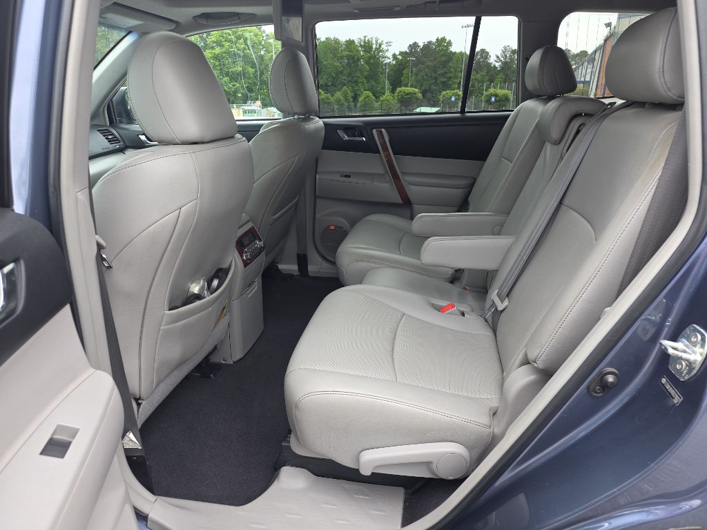 2013 Toyota Highlander Image 12