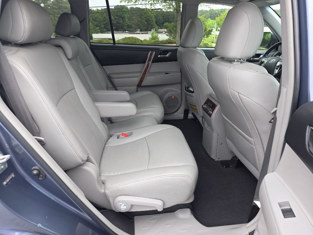 2013 Toyota Highlander Image 16