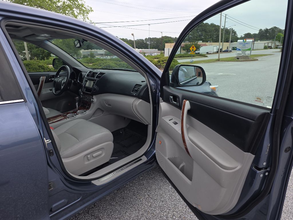 2013 Toyota Highlander Image 17
