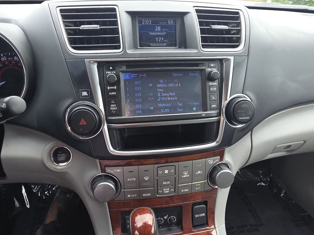 2013 Toyota Highlander Image 41