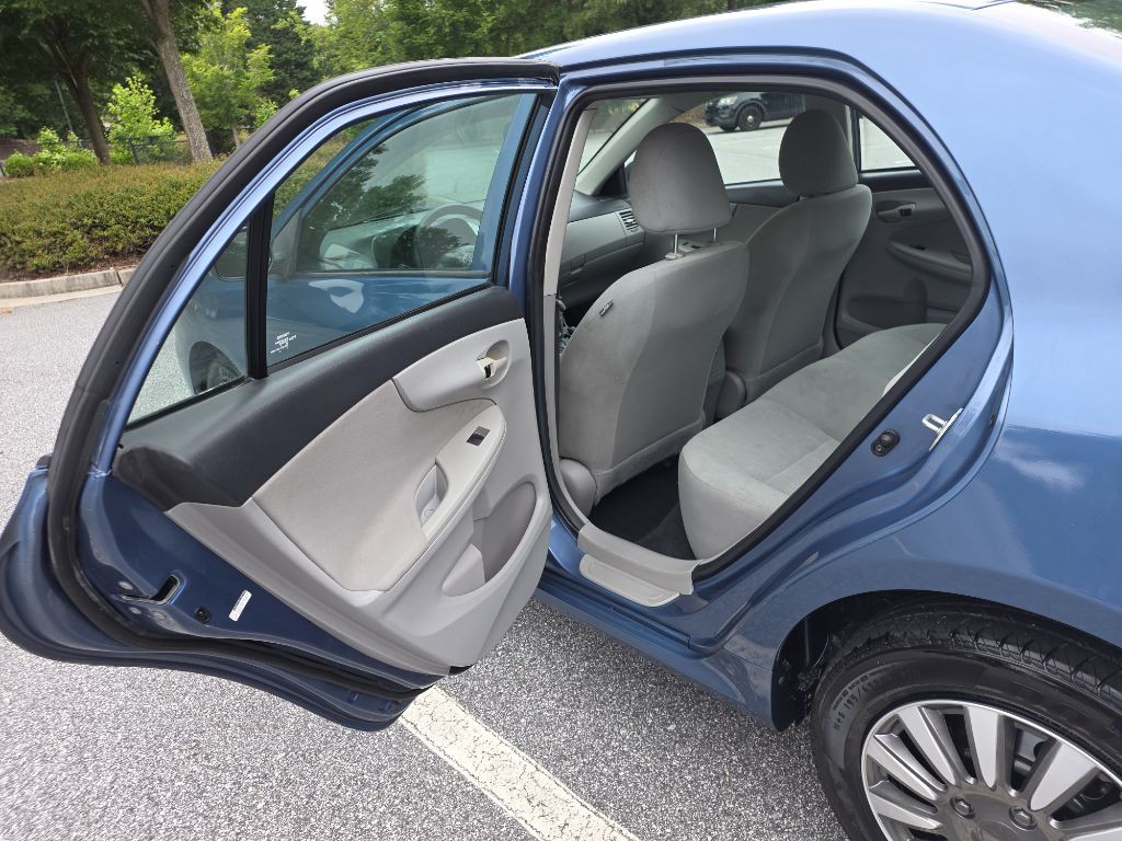 2013 Toyota Corolla Image 11