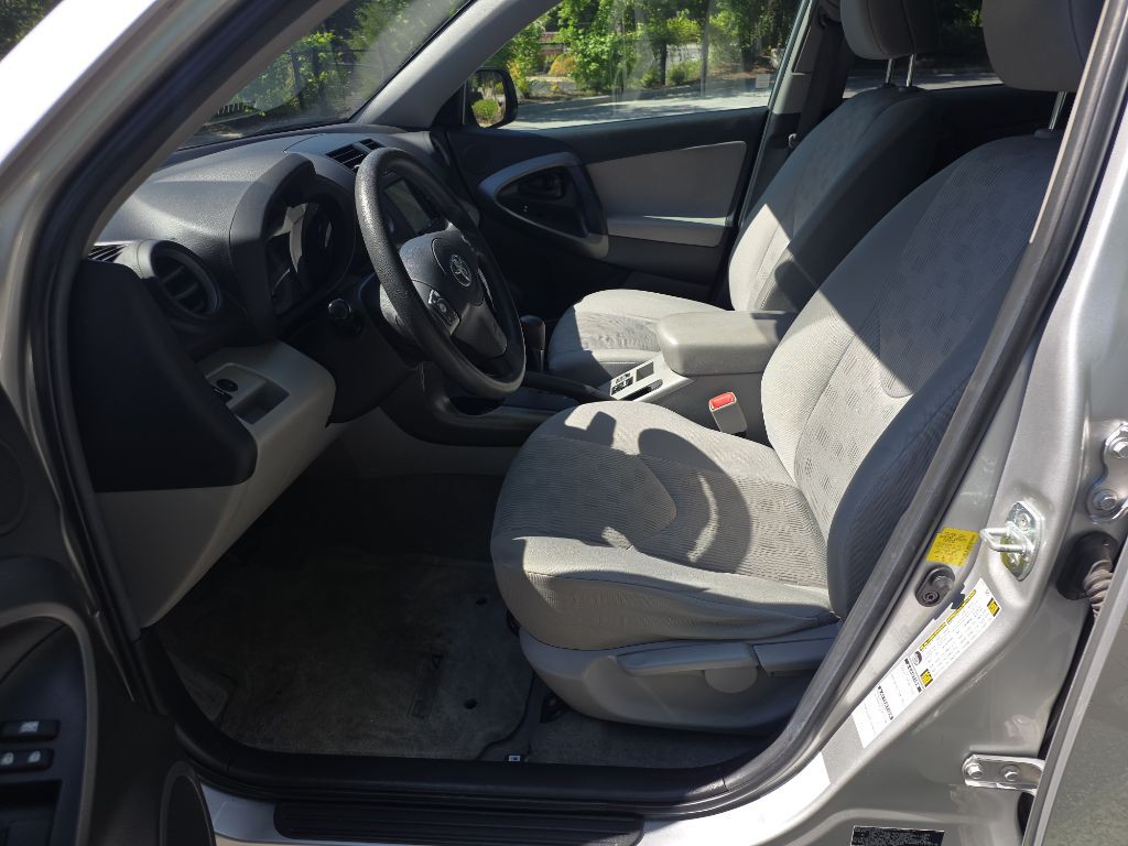 2012 Toyota Rav4 Image 9