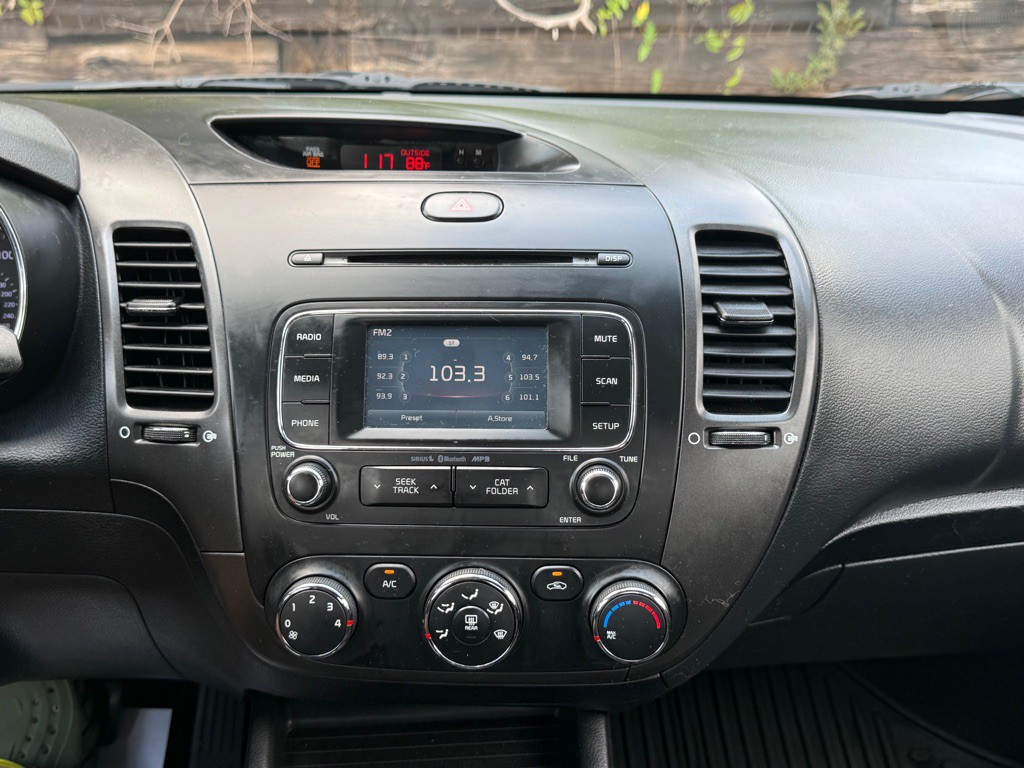 2016 Kia Forte Image 38