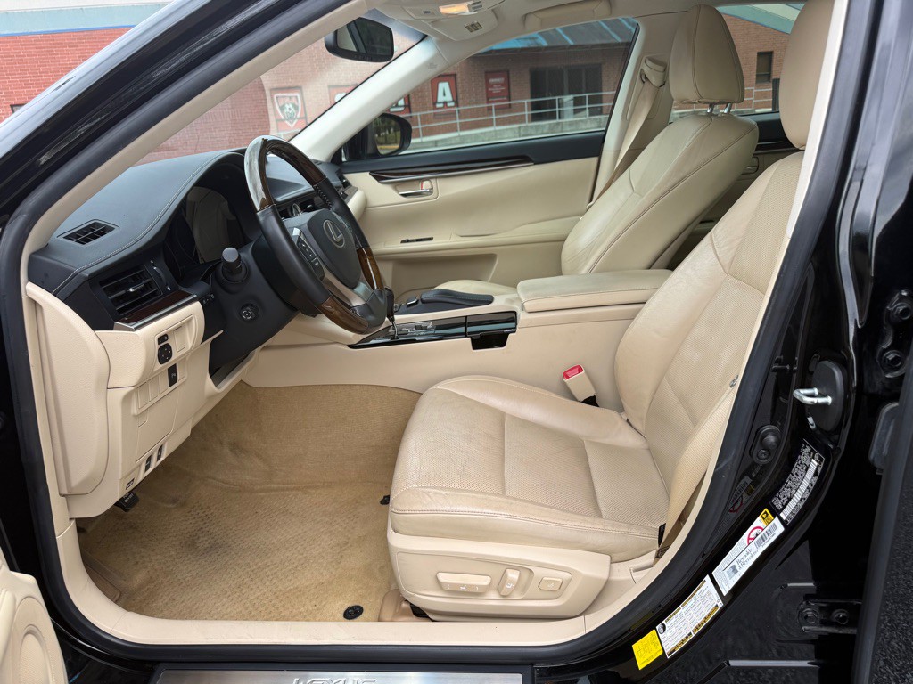 2013 Lexus ES Image 12