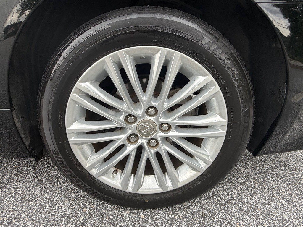 2013 Lexus ES Image 24