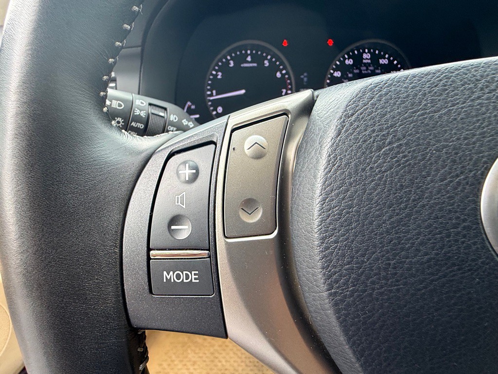 2013 Lexus ES Image 31