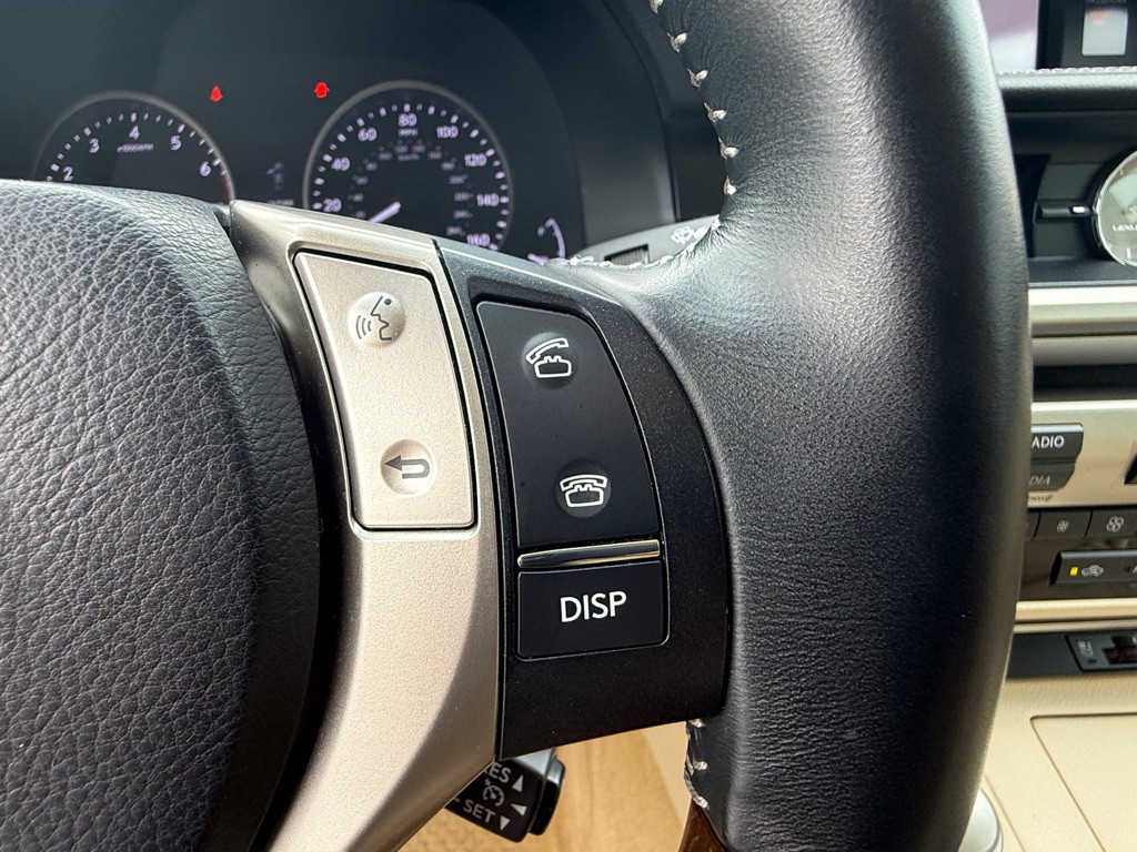 2013 Lexus ES Image 32