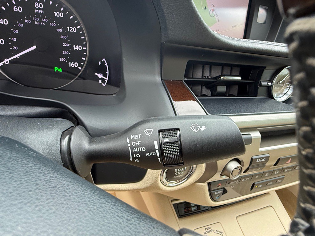 2013 Lexus ES Image 34