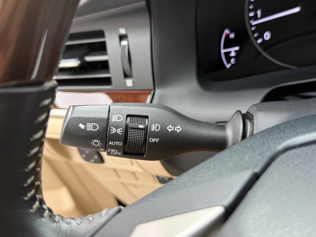 2013 Lexus ES Image 35
