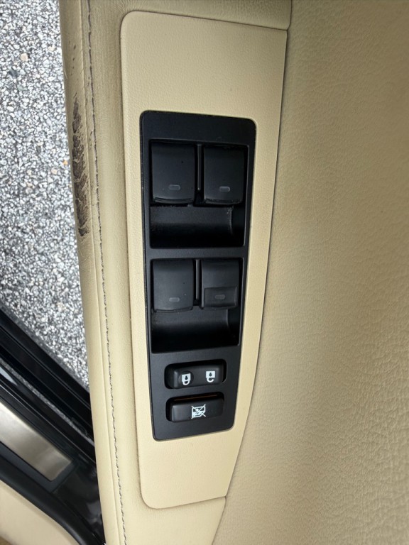 2013 Lexus ES Image 36