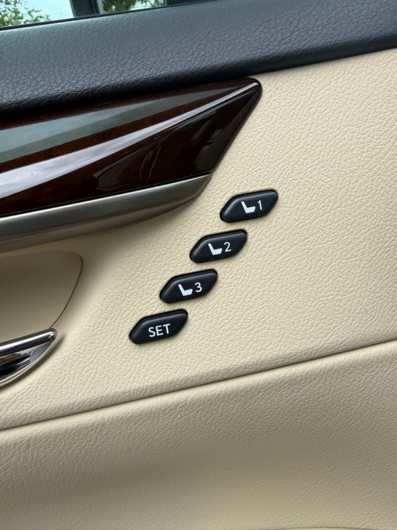 2013 Lexus ES Image 38