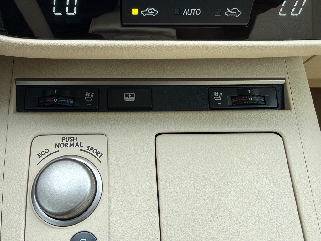 2013 Lexus ES Image 42