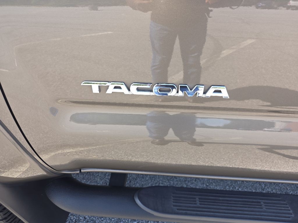 2013 Toyota Tacoma Image 23